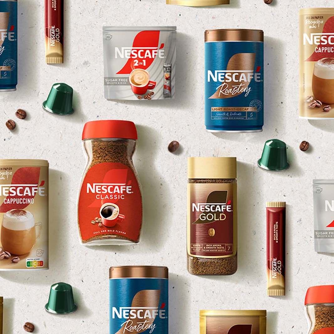 Plano de fundo com embalagens de Nescafé