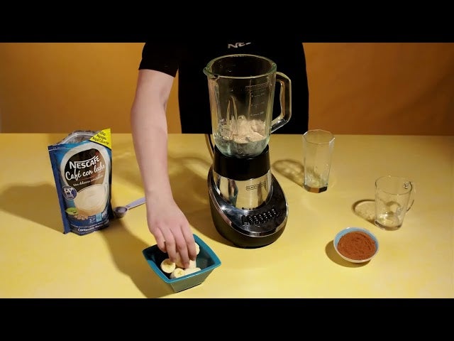 Frapuchino de banano y canela con NESCAFÉ® Café con Leche