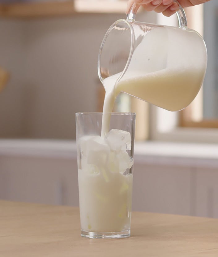 Pour frothed milk into your glass