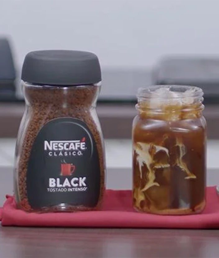 NESCAFÉ Black Latte Honey step 1