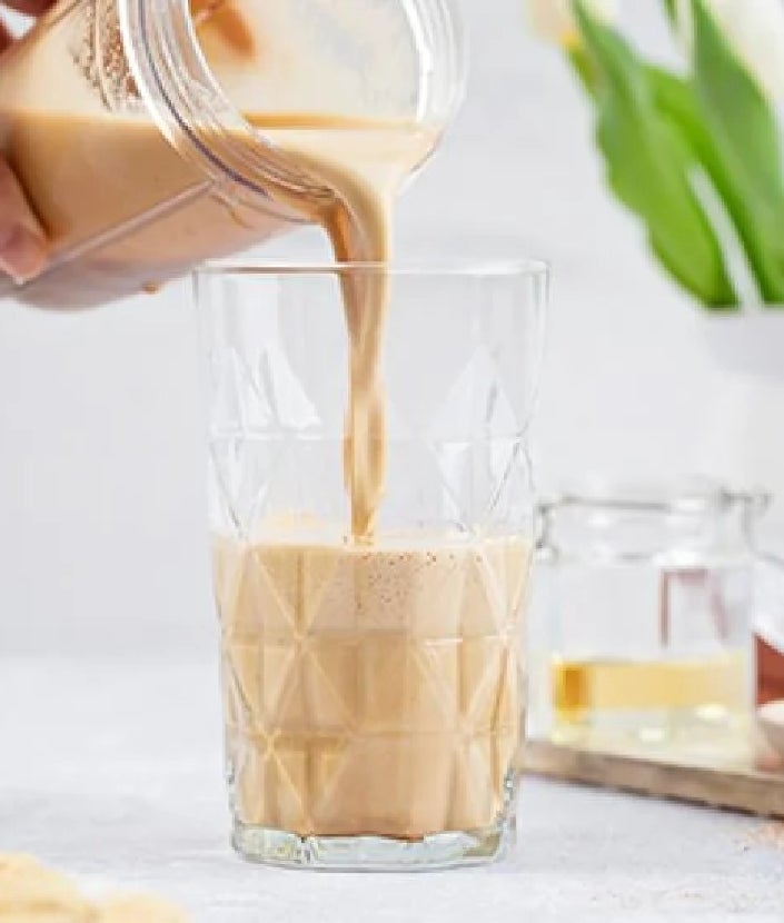 hands pouring frappe into cup