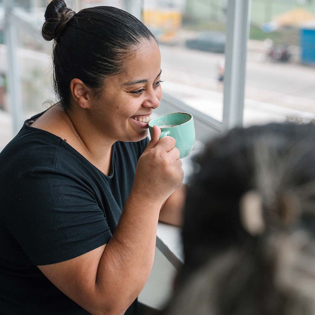 woman drinkign coffee