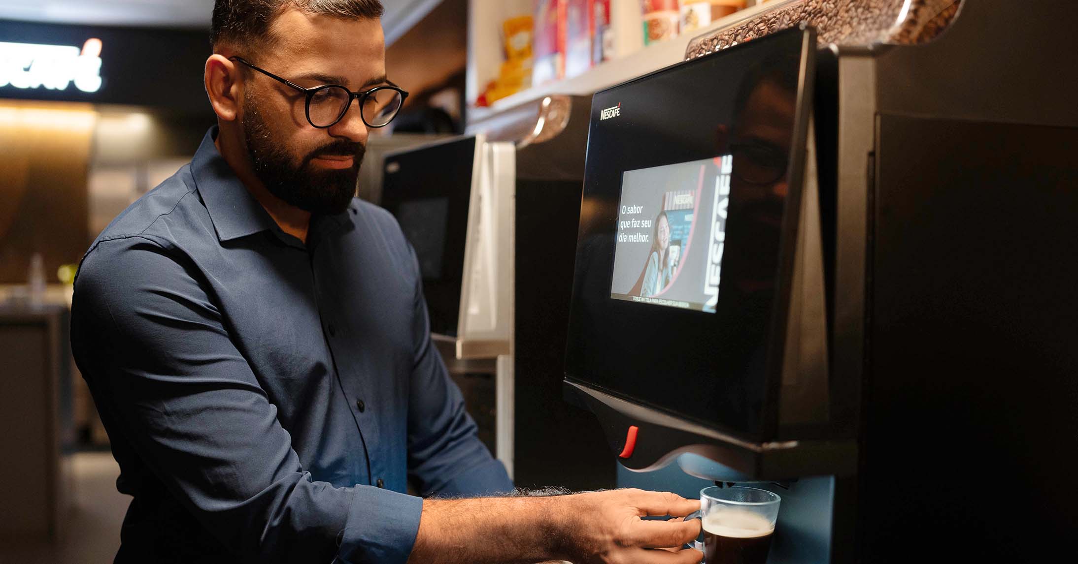 barista making coffee